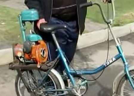Велосипед с бензиновым двигателем