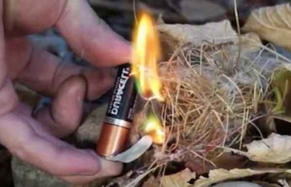 Как сделать зажигалку из пальчиковой батарейки